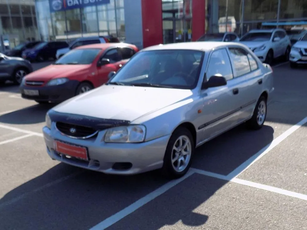 Hyundai Accent Image 1