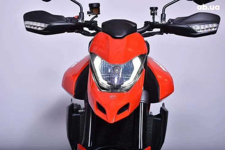 Ducati Hypermotard Image 5